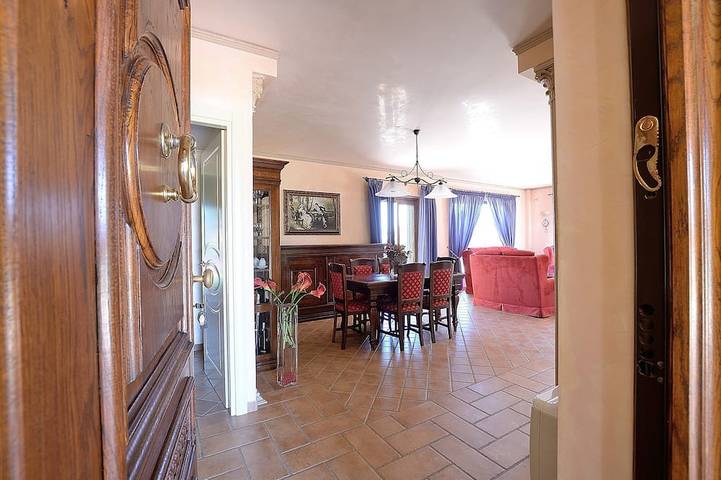 Exclusive villa very close to the station for Rome and Pompei in Genzano di Roma, Provincia di Roma