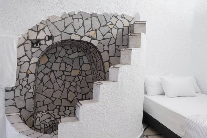 Ganze Wohnung, Moderne traditionelle Höhlenvilla, nahe Fira, Hafen und Flughafen! in Mesaria, Santorin