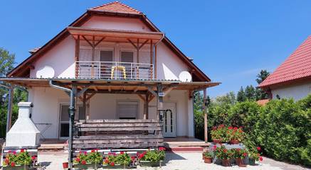 Ferienwohnung für 5 Personen, mit Garten und Terrasse in Balatonmariafürdö