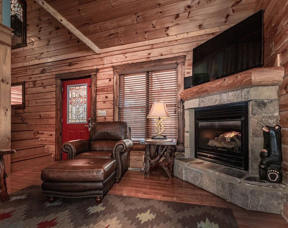 Bear Haven verfügt über eine enorme 4-Zimmer-Hütte in der Nähe von jeder Attraktion! in Pigeon Forge, Sevier County