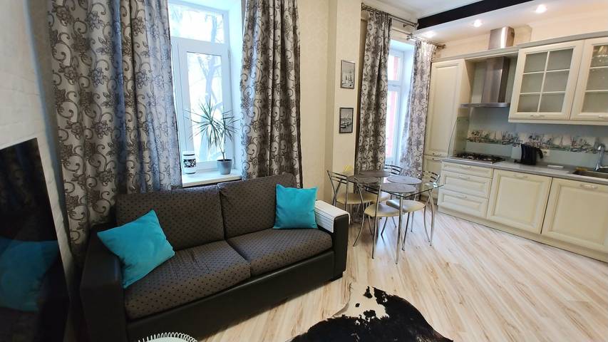 Ganze Wohnung, Luxuriöse 3-Zimmer-Wohnung im Herzen von Kiew in Kiew, Ukraine