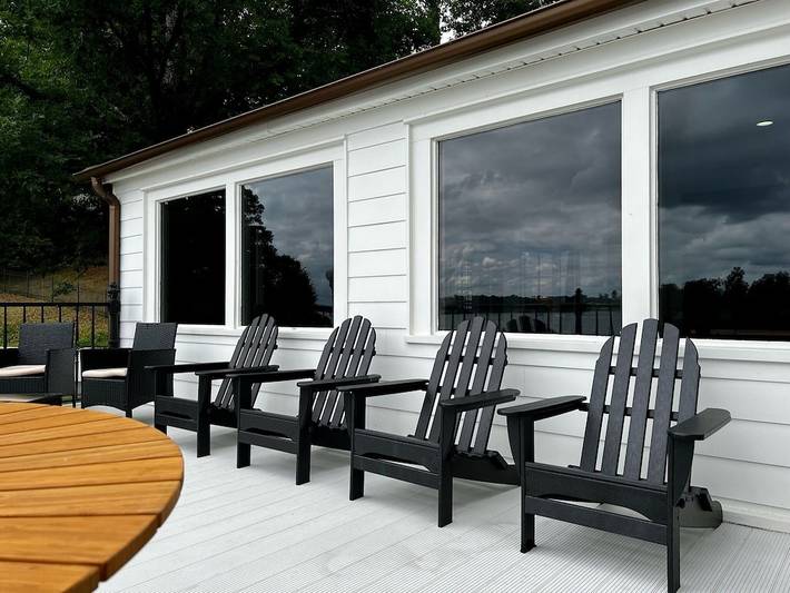 Vacation rental for 16 people, with balcony and hot tub as well as yard in Lake Hamilton