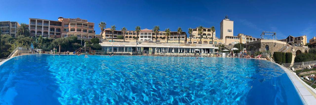 Gîte pour 4 personnes, avec sauna et jardin ainsi que vue et piscine, animaux acceptés dans Golf De Cap Esterel - 2