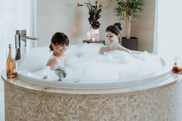 Ferienhaus für 24 Personen, mit Balkon und Whirlpool sowie Garten und Sauna in Zossen - 4