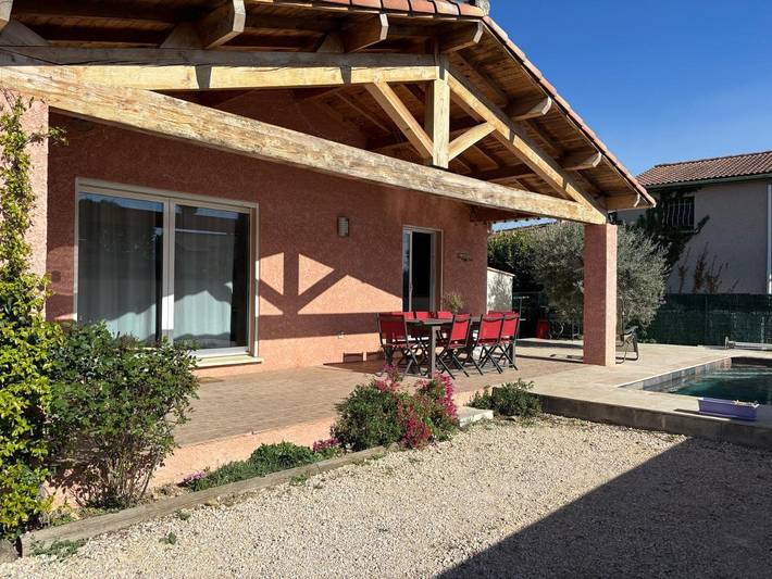 Location de vacances pour 6 personnes, avec piscine ainsi que terrasse et jardin à Saint-Privat-des-Vieux - 2
