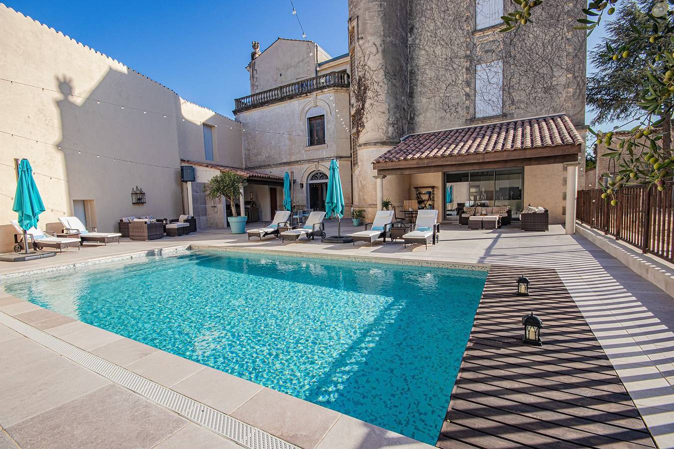 Château pour 16 personnes avec piscine in Névian, Côte d'Améthyste