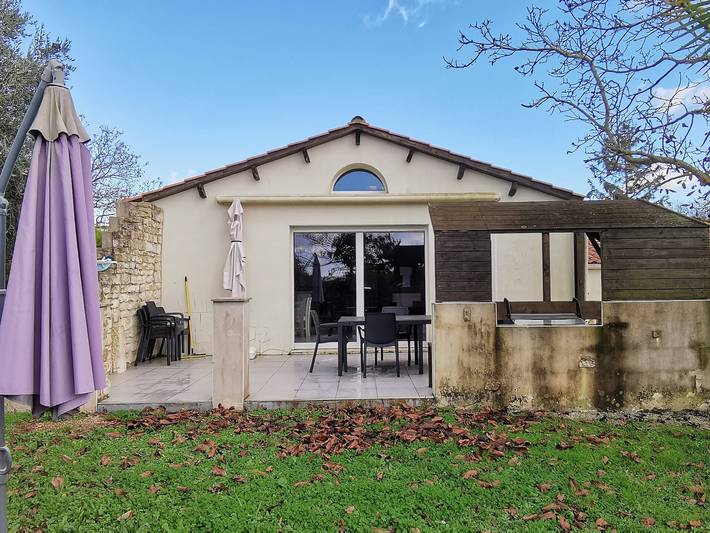 Location de vacances pour 8 personnes, avec terrasse et jardin à Saint-Benoist-sur-Mer