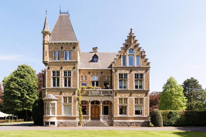 Hôtel pour 4 personnes, avec vue et jardin ainsi que vue sur le lac et piscine
