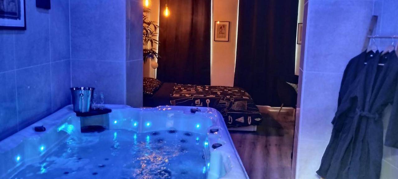 Chambre Spa Toutankhamon in Solesmes, Département Nord