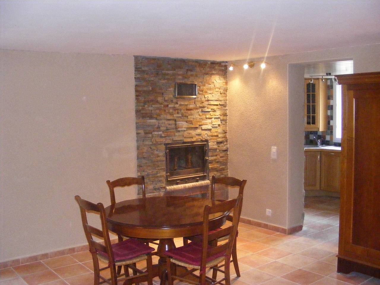 Apartamento entero, Apartamento 'Gite Du Petit Bois - Bignone' con piscina compartida, Wi-Fi y aire acondicionado in Villedieu, Vaucluse