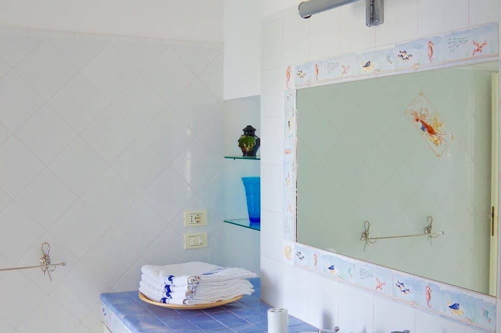 Appartamento intero, Exclusive and charming roof terrace apartment just 20 m from the sea in Marina di Ostuni, Salento
