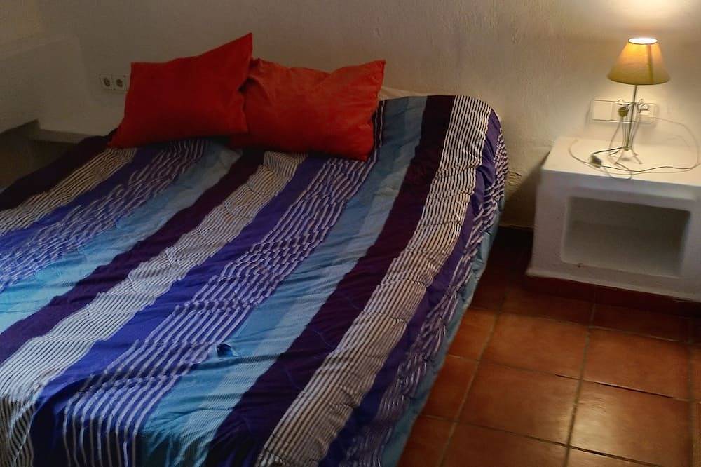 Apartamento entero, Bungalow unifamiliar de 60m2 y terraza de 20m, vistas al mar y piscinas in Cala Tarida, Sant Josep de sa Talaia