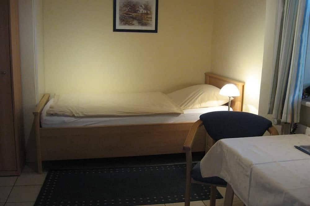 Ganze Wohnung, Ferienwohnung 2 - Altes Schulhaus in Bad Schwartau, Ostholstein