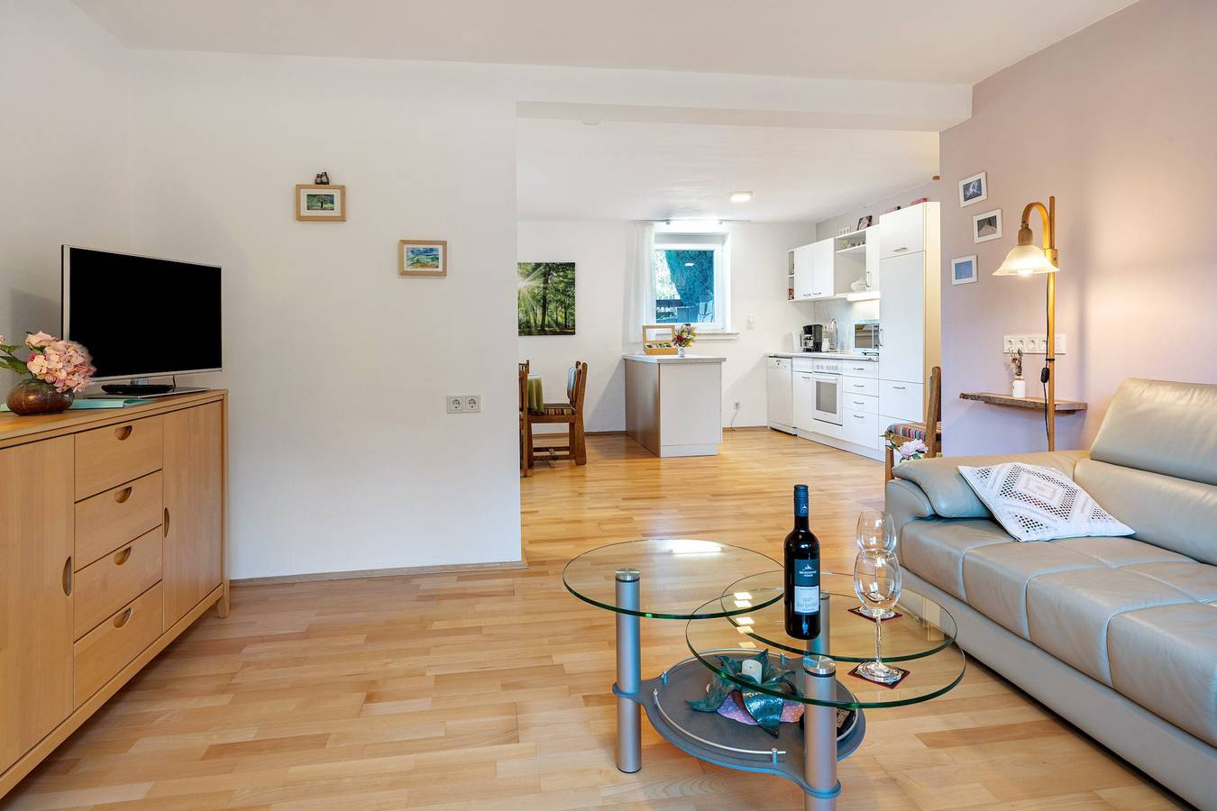Ganze Wohnung, Ferienwohnung Lilly mit privater Terrasse, privatem Garten und Wi-Fi in Hofgeismar, Hessisches Bergland