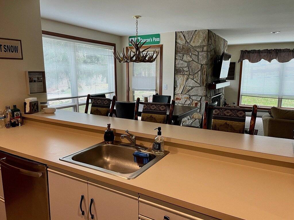 Ganze Wohnung, Ski in Ski out Condo at Seasons on Mount Snow Hosted by Dean and Tina in Dover (VT), Mount Snow