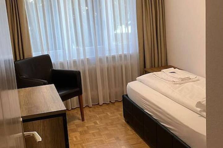 Entire apartment, Very nice 2Bd flat city center Enge (Wille 1) in Zurich, Zurich district