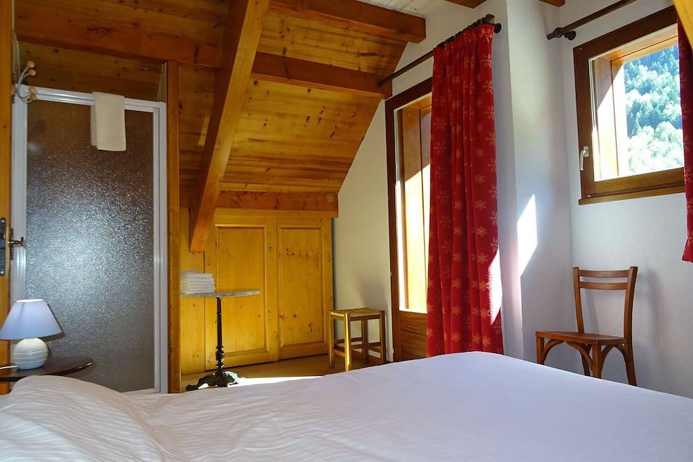 Chalet adosado 6/8 pers, hermosa vista a las montañas, piscina y jacuzzi in La Chapelle-en-Valgaudémar, Parque Nacional de los Ecrins