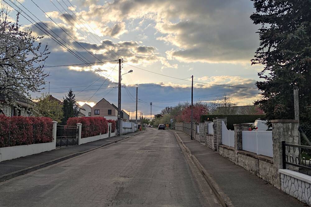 Entire apartment, New Air Conditioned Studio + enclosed Pk (Washer/dryer - Fiber Internet - Android Tv) in Chambray-lès-Tours, Tours region