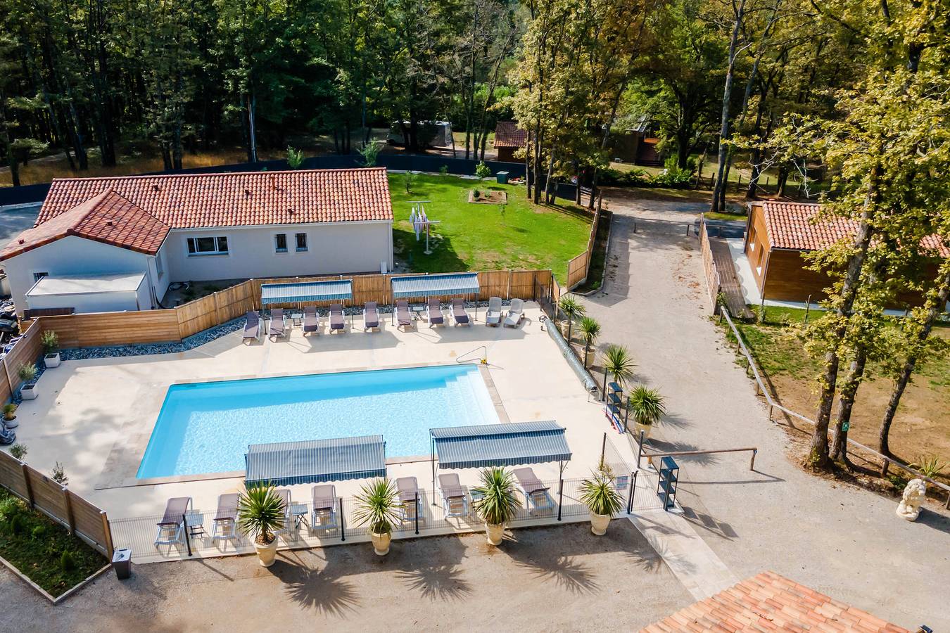 Séjour authentique en Dordogne – Gîte tout confort avec piscine chauffée in Thenon, Périgord Noir