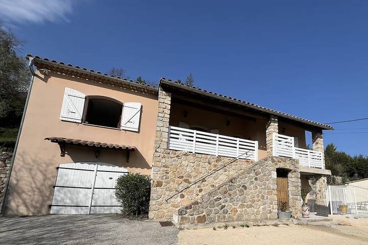 Villa pour 8 personnes, avec jardin et terrasse, animaux acceptés