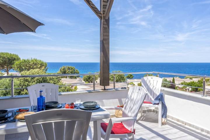Location de vacances pour 4 personnes, avec Terrasse à Lumio