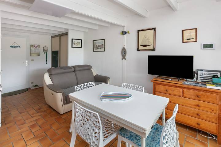 Holiday Home "Maison Damgan 4 personnes" with Shared Pool, Veranda and Garden in Damgan, Côte des Mégalithes
