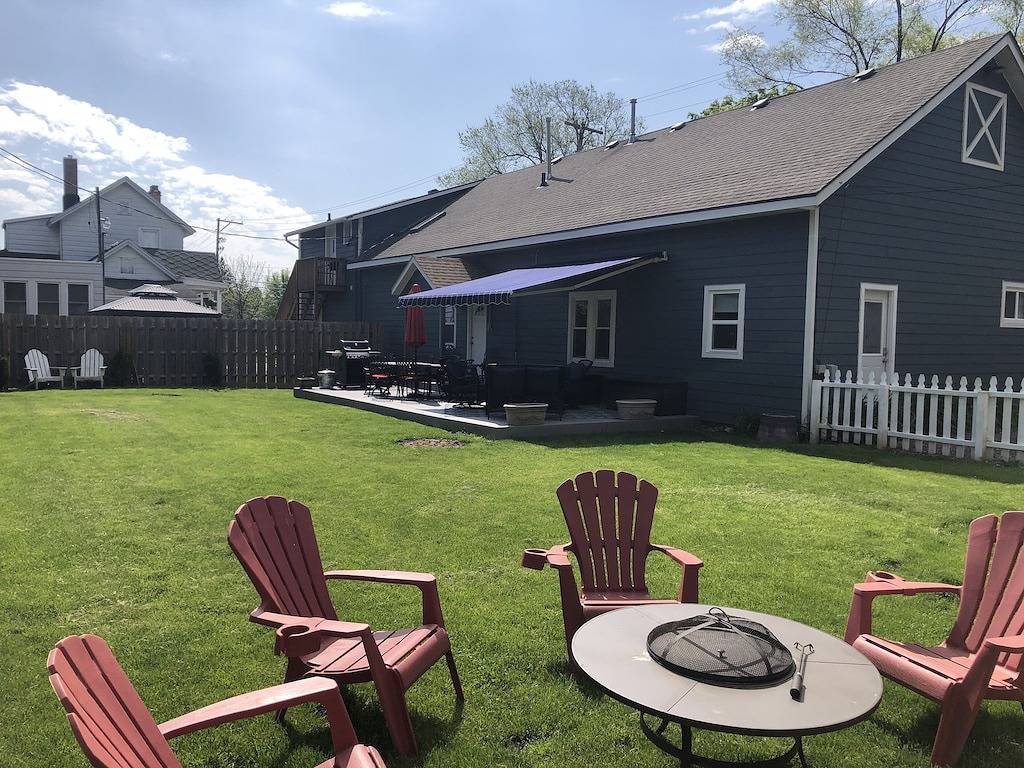 Ganze Wohnung, Pedal Ii -Private 2-Zimmer-Wohnung in der Nähe der Stadt ~ Walk Everywhere! in Lake Geneva (WI), Walworth County