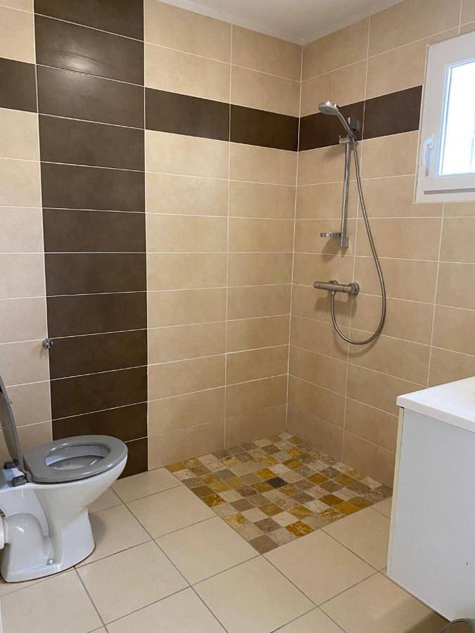 Gîte pour 4 personnes, avec jardin ainsi que terrasse et piscine, animaux acceptés à Ventenac-Cabardès - 3