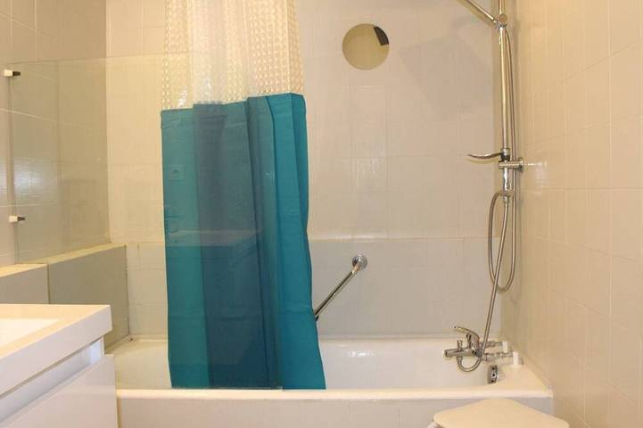 Entire apartment, Villeneuve-Loubet: Apartment with Terrace, Air Conditioning and Garage in Villeneuve-Loubet Plage, Villeneuve-Loubet