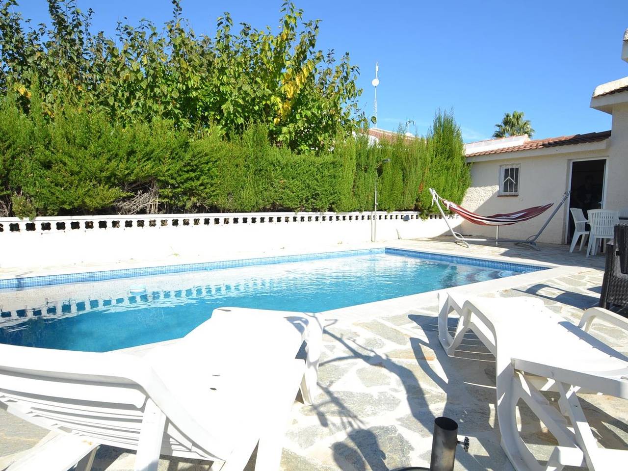 Casa Olivera avec la piscina privée à Riumar , Espagne in Riumar, Delta de l'Ebre