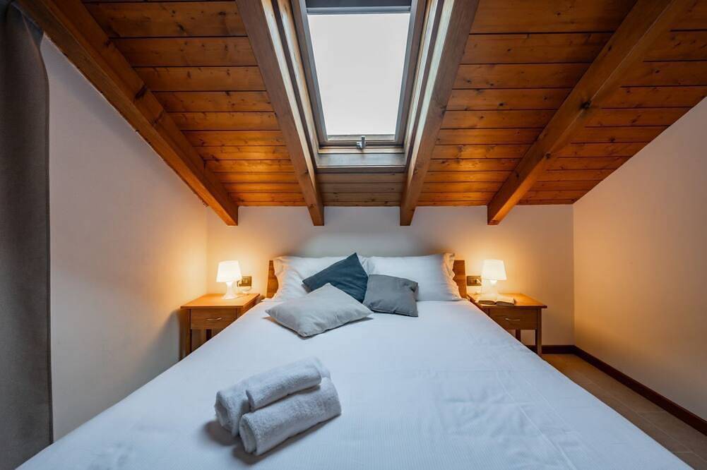 Terraced villa Golden Lake 2 - just few steps from the lake in Dervio, Westelijke Orobie-Alpen