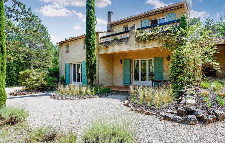 Location de vacances pour 10 personnes, avec terrasse ainsi que piscine et jardin à Callian - 3