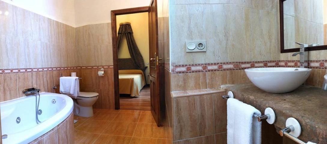 Hotel para 2 personas, con jardín además de terraza y piscina en Provincia de Burgos - 4