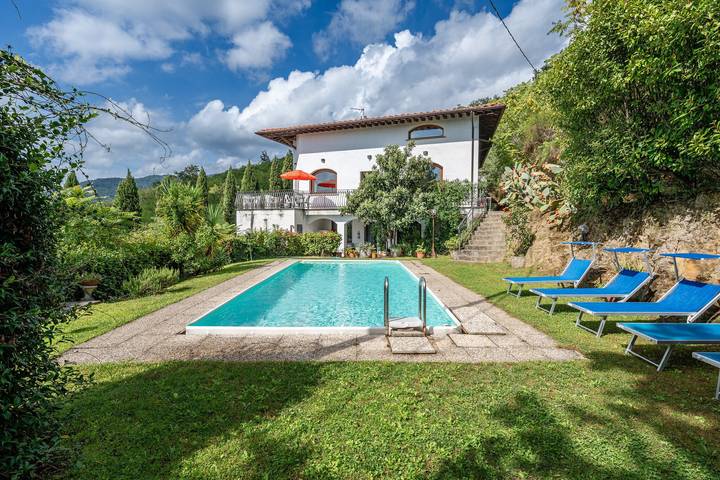 Villa 'Serafina' con piscina privata e terrazza privata in Pescia, Provincia di Pistoia