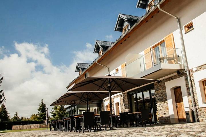 Hotel, mit Balkon und Terrasse sowie Garten und Sauna in Schöneck (Sachsen) - 3
