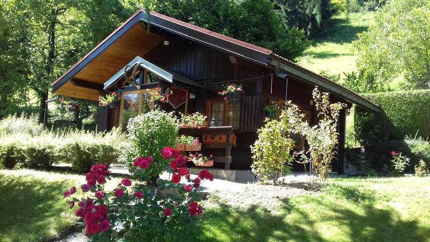 Chalet pour 2 personnes, avec terrasse ainsi que vue et jardin