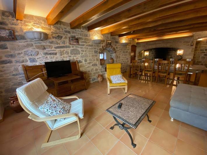 Location de vacances pour 8 personnes, avec jardin ainsi que terrasse et vue à Peyreleau - 3