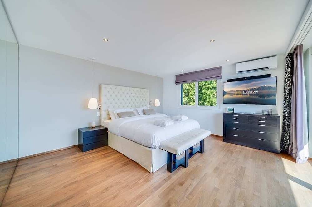 Lausanne area Luxurious 4-Bedroom Villa on the Lake in Pully, Lago Lemano