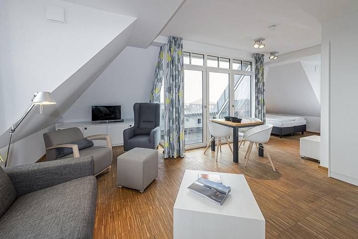 Ganze Wohnung, Tolle Dachgeschosswohnung mit Meerblick und West-Loggia - nur 100 m zum Strand! in Wangerooge