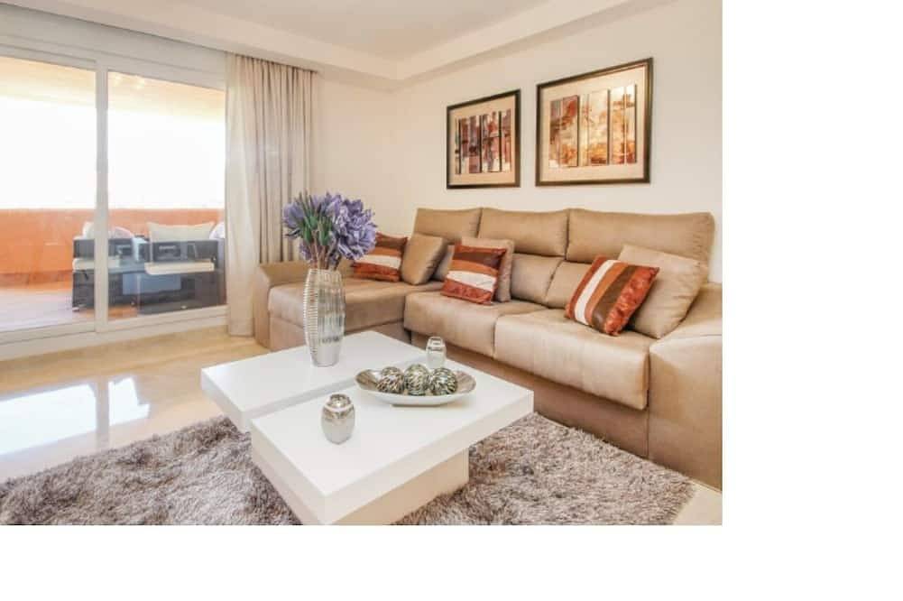 Prachtig 4 slaapkamer frontline golf herenhuis in Artola, Marbella