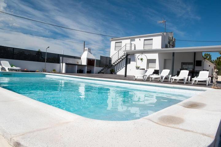 Ferienhaus für 14 Personen, mit Terrasse und Kinderpool sowie Pool und Ausblick in Catral