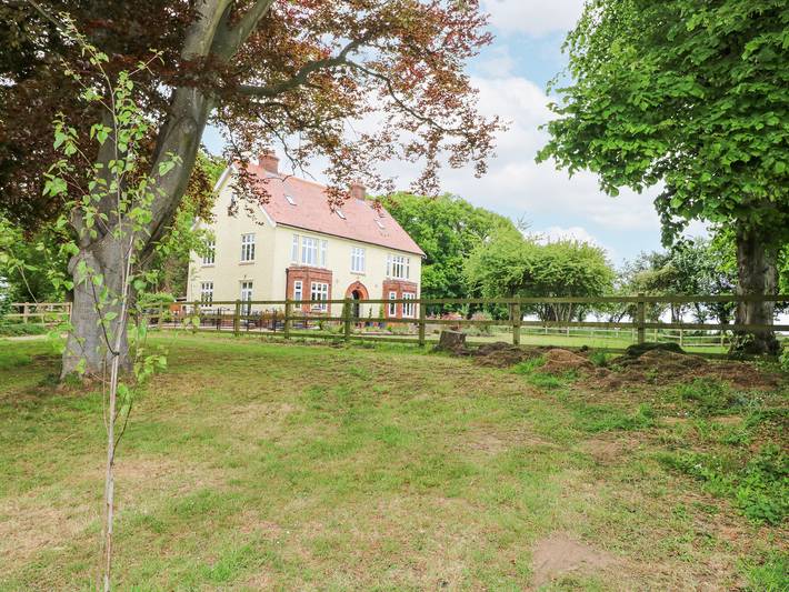 Cottage for 16 people, with garden, with pets in Norfolk