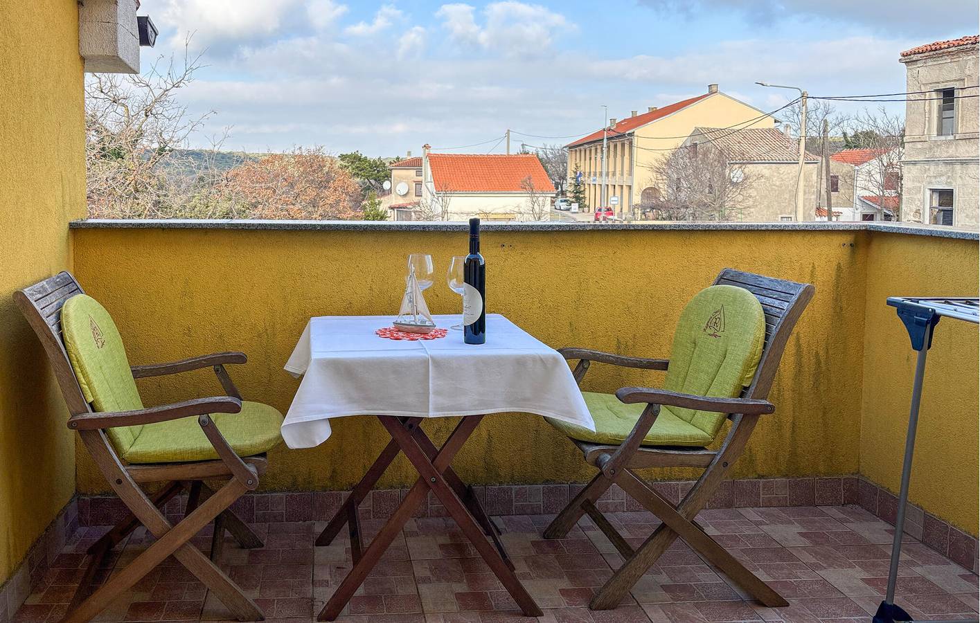 Ganze Ferienwohnung, Gemütlich, nur 2 km von der Küste entfernt: WLAN, Waschmaschine, Klimaanlage, Parkplatz und Terrasse! in Lošinj, Cres