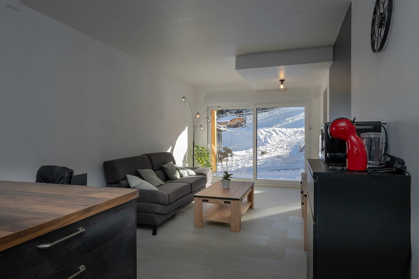 Appartement entier, Appartement "Les Iris" avec vue sur les montagnes, jardin privé et Wi-Fi in Saint-Pierre-d'Entremont, Isère