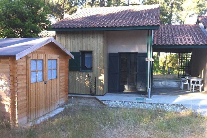 Gîte pour 6 personnes, avec piscine ainsi que terrasse et jardin