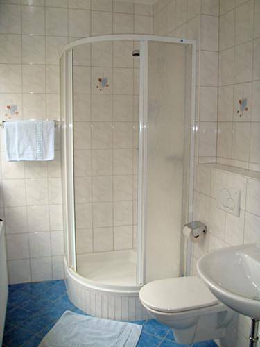 Dreibettzimmer, Dusche, Wc in Salzburg, Salzburg und Umgebung