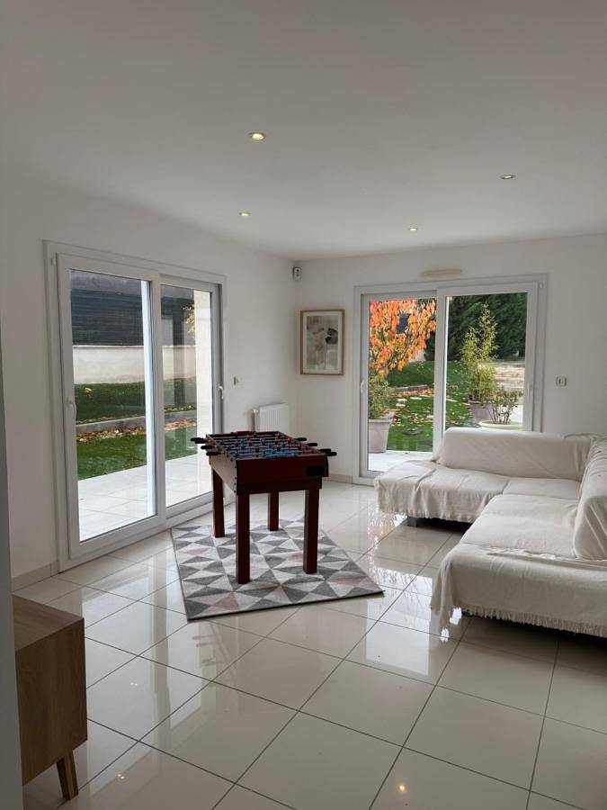 Location de vacances pour 5 personnes, avec jardin ainsi que terrasse et piscine à Marcy-l'Étoile - 3