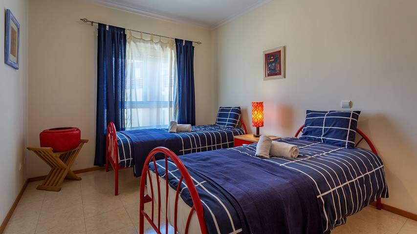 Ganze Wohnung, Ferienwohnung für 4 Personen mit Balkon in Praia da Rocha, Portimão