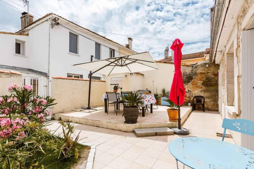 Les Rosiers by Interhome in Arvert, Côte de Beauté