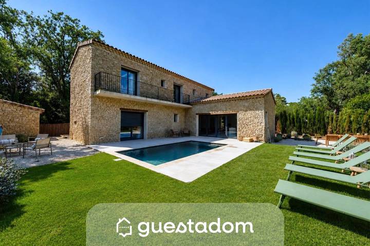 Maison de vacances pour 8 personnes, avec Balcon et Terrasse ainsi que Jardin et Piscine